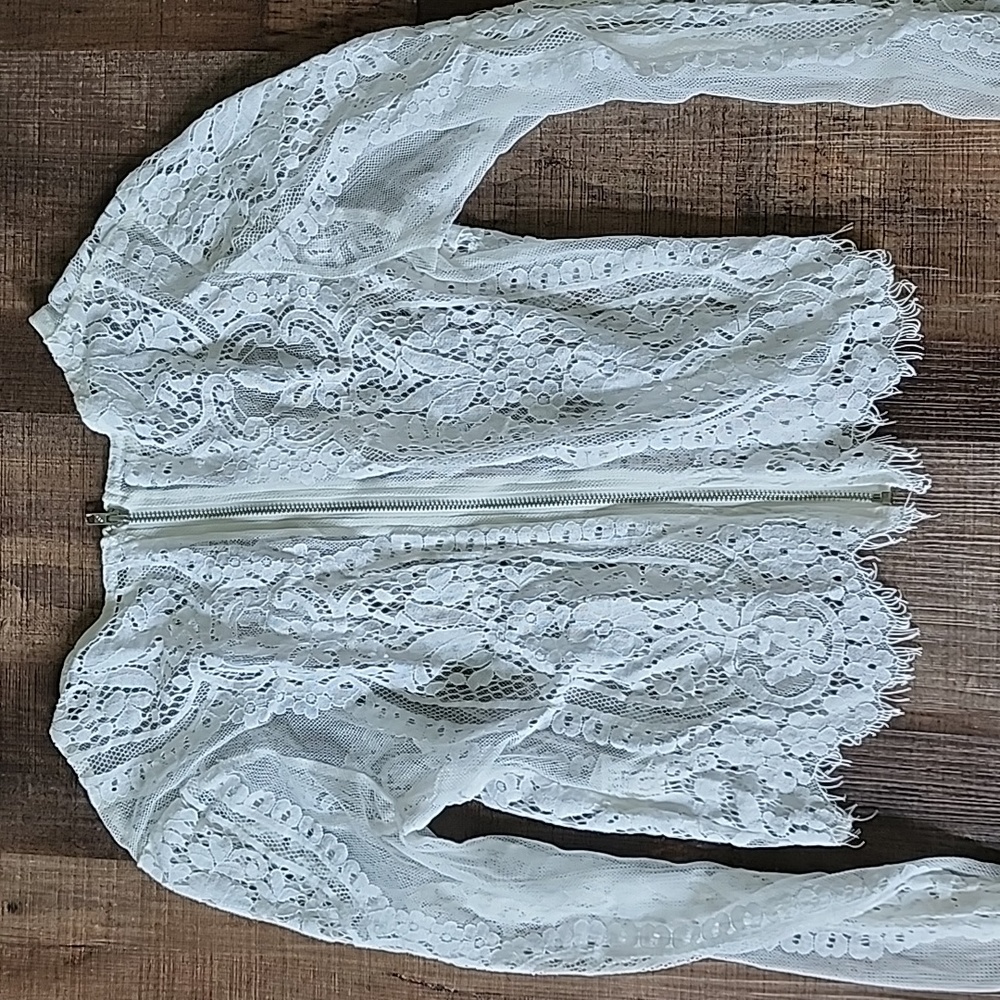 Sheer white lace zip up crop top - Picture 4 of 4